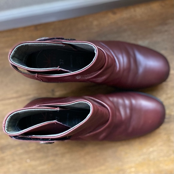 Atrai Wedge Boots. Like new! Maroon ankle boots. Leather booties. 37 - Picture 5 of 8